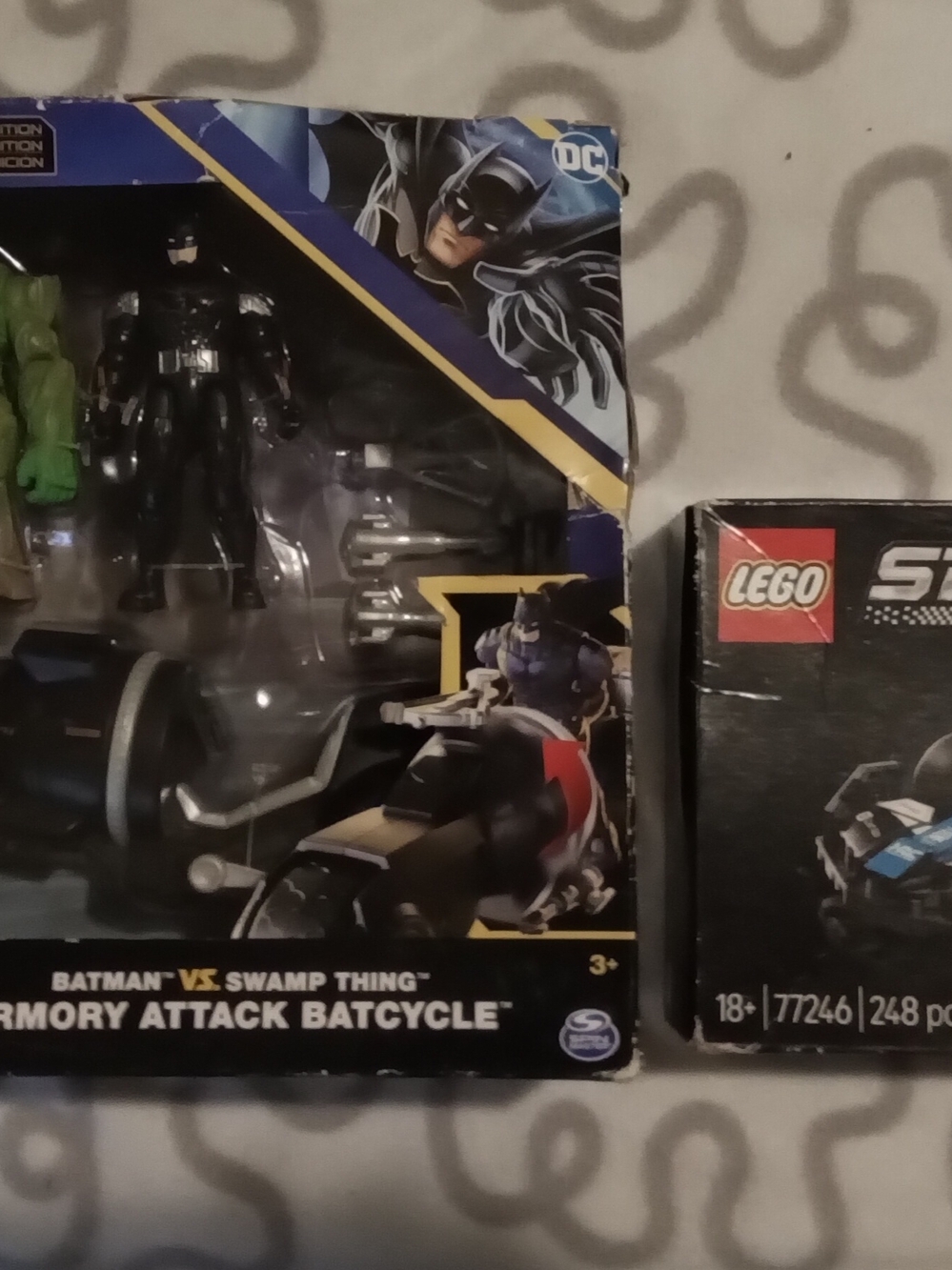 Batman Armory Attack Batcycle & Speed Champions Formula 1 Lego Set